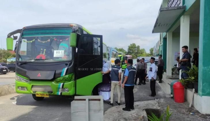 Sebanyak 128 Calon Haji Bangka Barat Diberangkatkan dari Pangkalpinang Menuju Tanah Suci