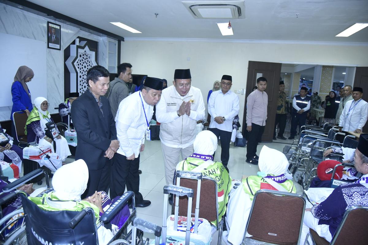 Cucun Pastikan Pelepasan Calon Jemaah Haji Embarkasi Banjarmasin Berjalan Lancar dan Efisien