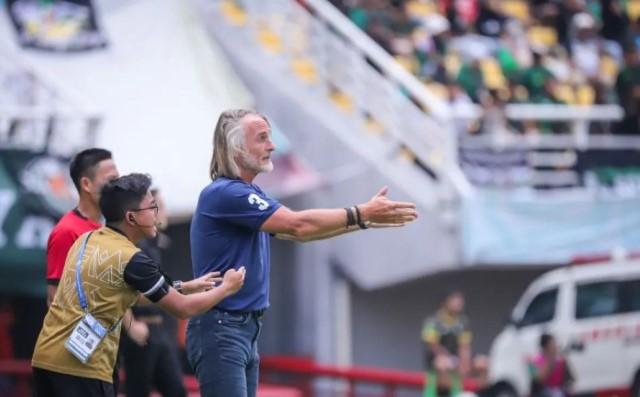 Riekerink: Kesabaran Jadi Kunci Kemenangan Dewa United atas Persita