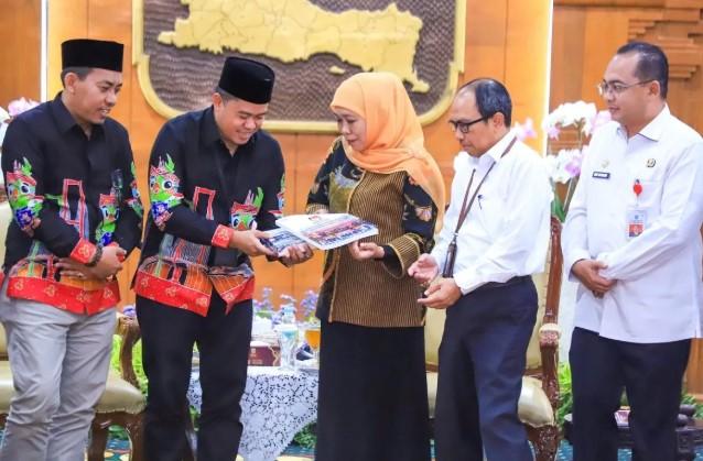 Khofifah Apresiasi KPU dan Bawaslu Jatim atas Suksesnya Pilkada Serentak 2024