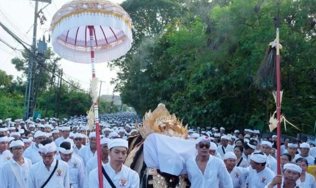 Upacara Masupati Sesuhunan Ida Bhatara Dewa Ayu Perkuat Identitas Budaya di Desa Adat Jimbaran