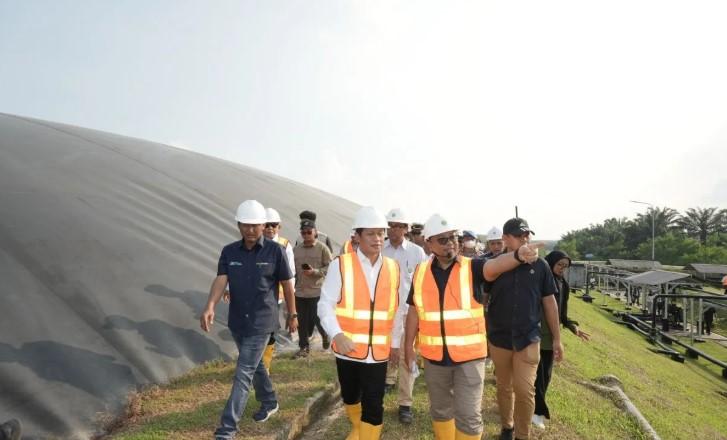 Menteri LHK Serahkan Sertifikat Emisi ke PTPN IV PalmCo, Dorong Perluasan Perdagangan Karbon