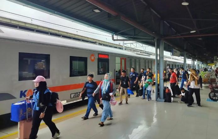 KAI Group Layani 157 Juta Pengguna hingga April 2025, Tumbuh 9 Persen Dibanding Tahun Lalu