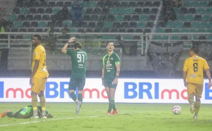 Persebaya Surabaya Imbang 1-1 Lawan Semen Padang, Uston dan Bruno Soroti Masalah Penyelesaian Akhir