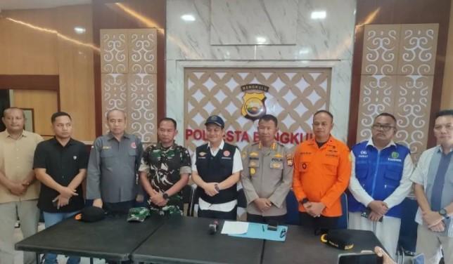 Kapal wisata karam di Bengkulu, 8 tewas dan puluhan lainnya dirawat
