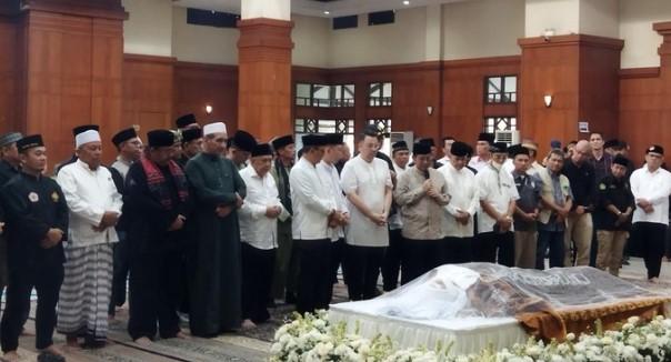 Eks Wagub Jakarta Eddie Nalapraya Meninggal, Pramono-Rano Melayat dan Ikut Salat Jenazah