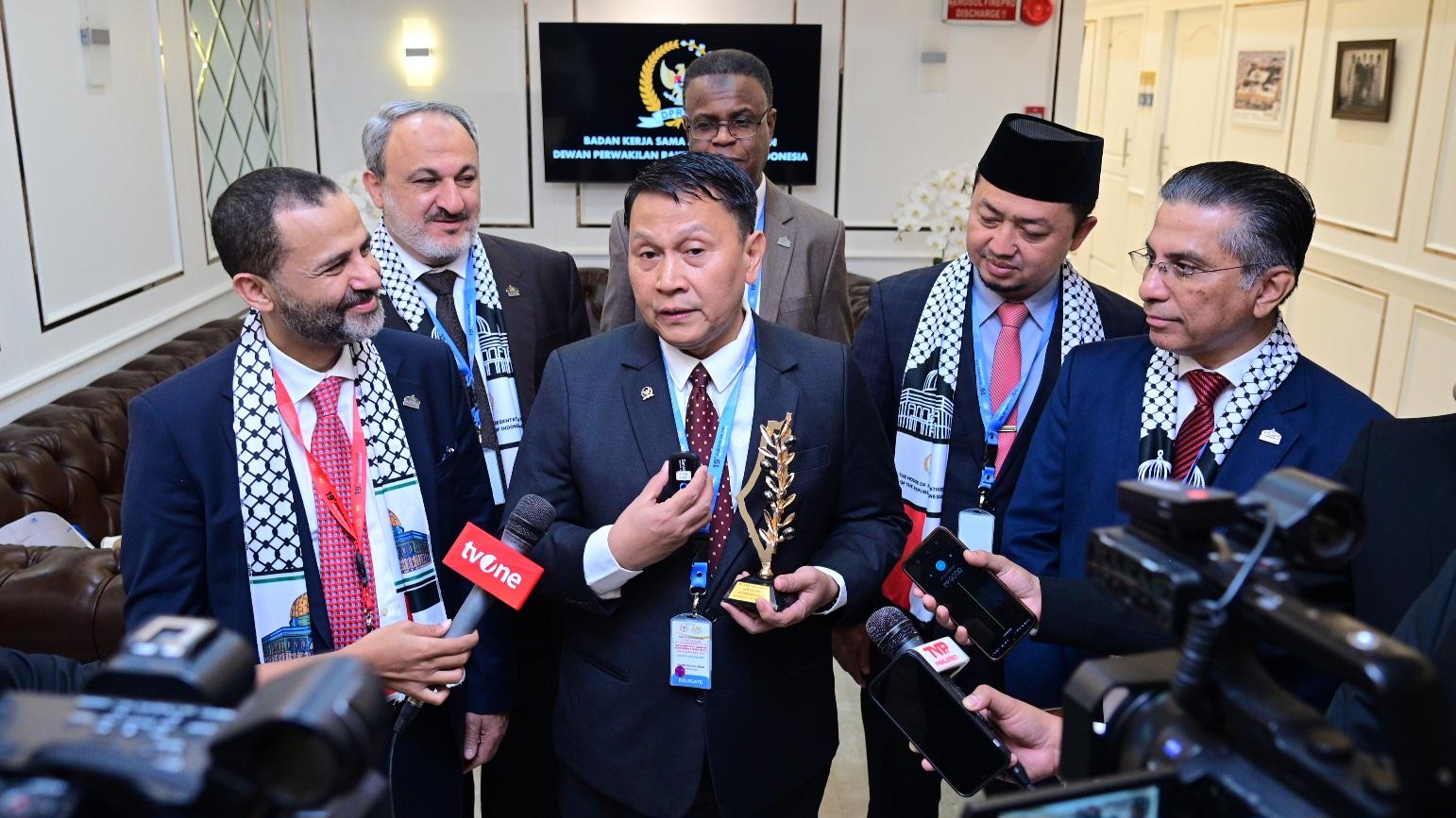 DPR RI Terinspirasi Hadiah Zaitun Palestina di PUIC 2025