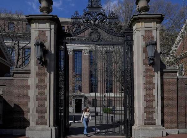 Trump Pangkas Lagi Dana Harvard Rp 7,4 Triliun, Tuduh Ada Diskriminasi dan Masalah Antisemitisme