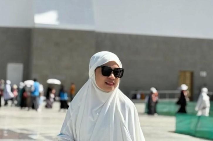 Kisah Haru Dokter Muda yang Berhaji Gantikan Ibunya, Tinggalkan Suami yang Baru Dinikahi