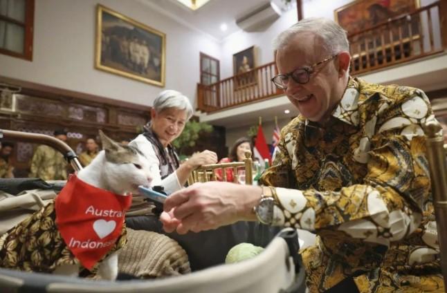Albanese Hadiahi Kalung untuk Kucing Prabowo dalam Jamuan Hangat di Kertanegara