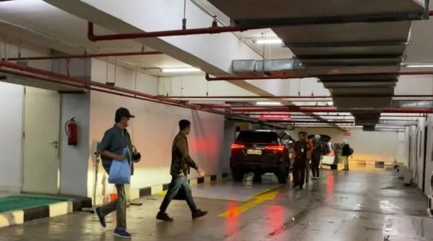 Sorotan Hukum 15 Mei: Rumah Robert Bono Digeledah, Tersangka PPDS Undip Ditahan, hingga Tuntutan Kasus Emas Antam