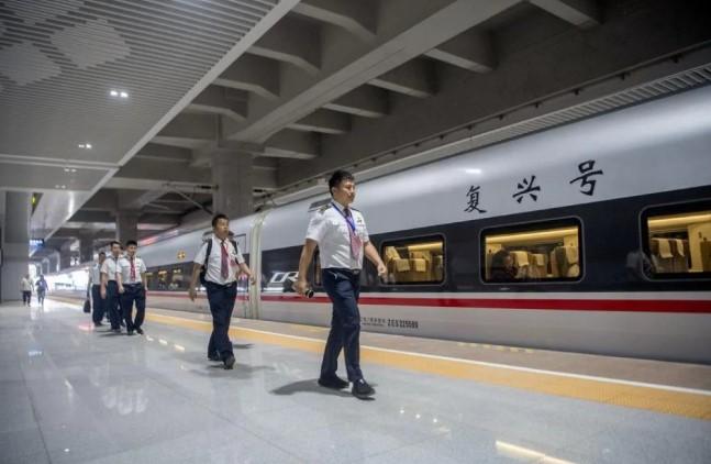Sistem Perkeretaapian China Layani 1,46 Miliar Perjalanan dalam Empat Bulan, Penumpang Mancanegara Naik 32 Persen