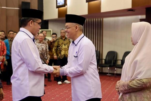 Menaker Yassierli Lantik Cris Kuntadi sebagai Sekjen Kemnaker, Tekankan Disiplin dan Sinergi