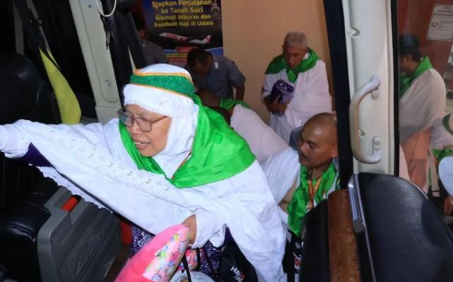 Jamaah Diimbau Laporkan PPIH yang Tak Profesional, Wamenag: Jangan Ragu Catat dan Laporkan