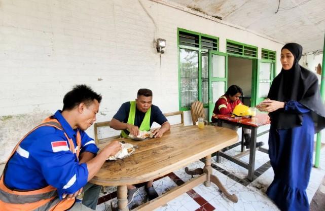 Warung, buruh, hingga pemasok kayu rasakan manfaat langsung dari suplai biomassa ke PLTU Paiton