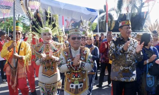 Karnaval Budaya Meriahkan Palangka Raya, Warga Padati Ruas Jalan