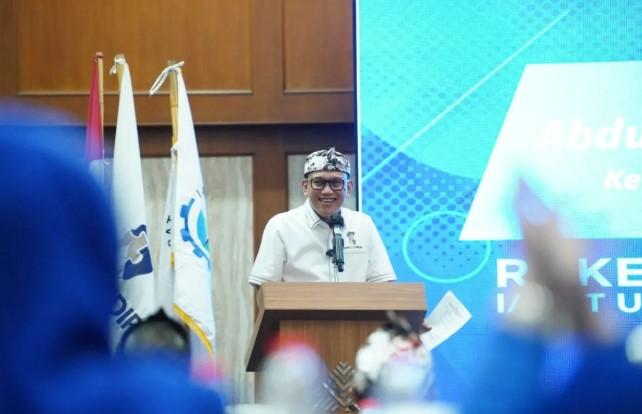 Menteri P2MI Dorong Alumni Undip Terlibat Aktif dalam Penguatan Vokasi Pekerja Migran