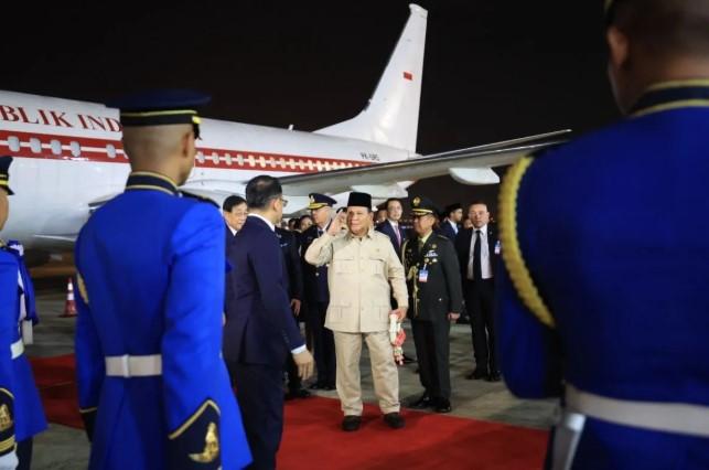 Sambutan Hangat Pejabat Tinggi Thailand Iringi Kedatangan Presiden Prabowo di Bangkok