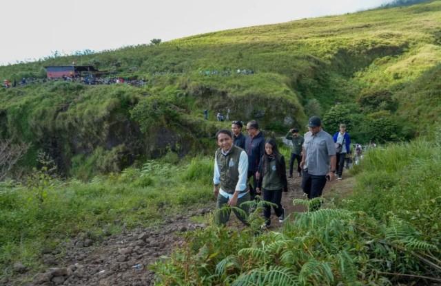 Menhut Raja Juli: Pendaki yang tinggalkan sampah akan di-blacklist lima tahun