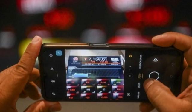 IHSG Menguat ke Level 7.113, Saham Unggulan LQ45 Ikut Naik Tipis