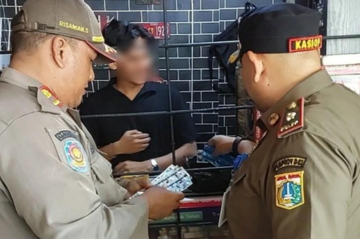 Satpol PP Jaksel Musnahkan Ribuan Obat Ilegal Hasil Razia di 10 Kecamatan