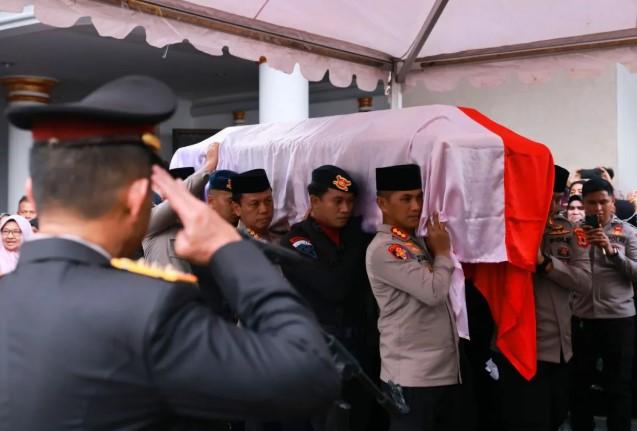 Komjen (Purn) Jusuf Manggabarani Dimakamkan di TMK Polri Cikeas, Dikenang Sebagai Sosok Penuh Dedikasi