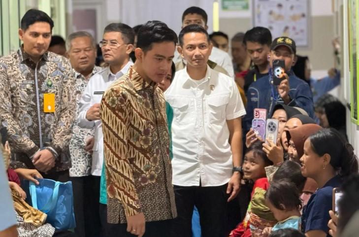 Ringankan Beban Warga, Gibran Tinjau Langsung Program Cek Kesehatan Gratis di Indramayu