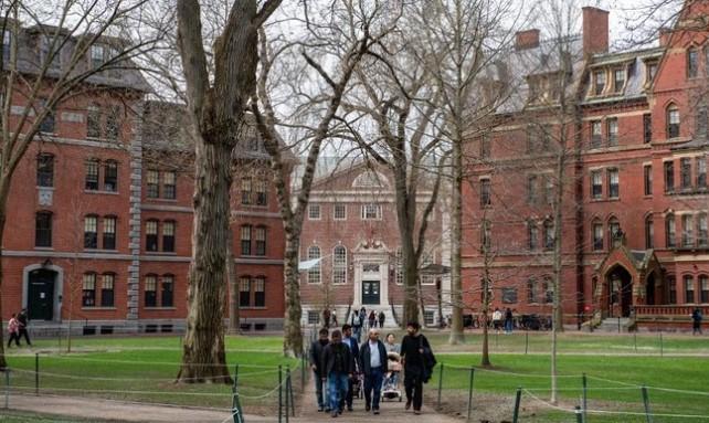 Mahasiswa Asing Harvard Panik Akibat Larangan Trump, Sebagian Pertimbangkan Pindah ke Luar Negeri
