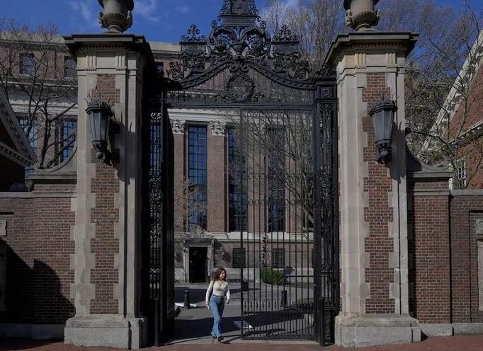 Hakim AS Hentikan Sementara Larangan Trump terhadap Harvard, Soroti Pelanggaran Konstitusi