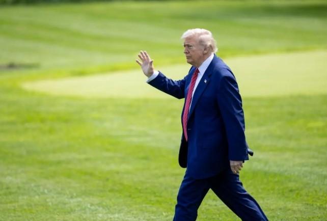 Trump Targetkan Samsung dan Uni Eropa, Desak Produksi iPhone Kembali ke AS