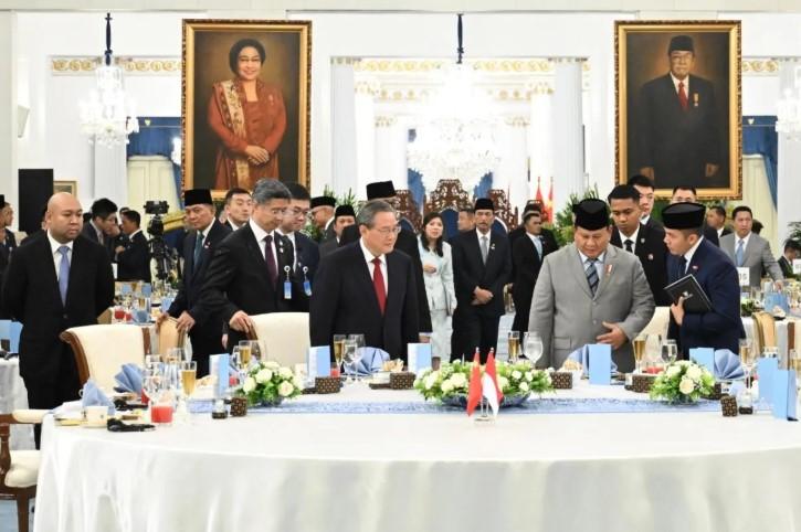 Prabowo Jamu PM Li Qiang di Istana Negara dengan Jamuan Nusantara dan Tari Tradisional