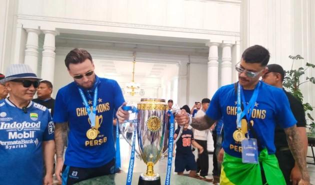 Trofi Juara Liga 1 Diarak di Bandung, Gubernur Dedi Mulyadi: Boleh Rayakan, Tapi Jangan Nyampah