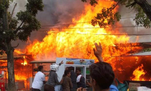 Lima Ruko Ludes Terbakar, Diduga Akibat Korsleting Listrik di Jalan Lintas Medan–Banda Aceh