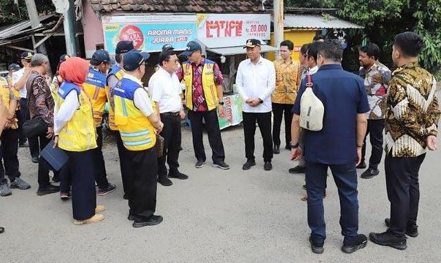 Komisi V DPR RI Tinjau Kerusakan Jalan di Tulungagung, Siap Perjuangkan Perbaikan Lewat Kementerian Terkait