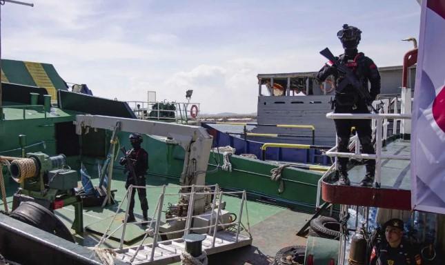 Petugas Gabungan Patroli Laut Tangkap Komplotan Penyelundup 2 Ton Sabu-sabu di Perairan Kepri