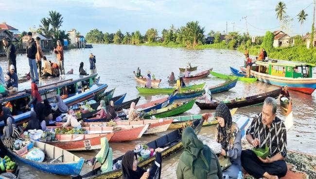 Subuh Bersama Acil Muna di Pasar Terapung Lok Baintan