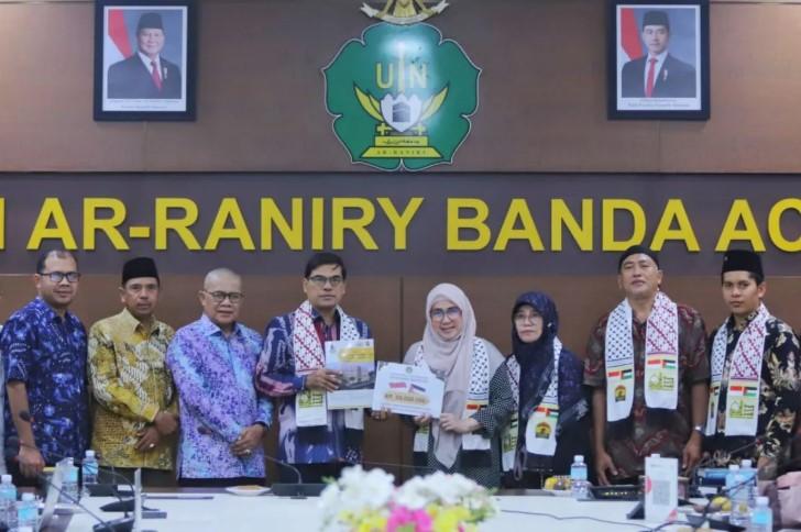 UIN Ar-Raniry Serahkan Donasi Rp50 Juta untuk Pembangunan RS Ibu dan Anak di Gaza