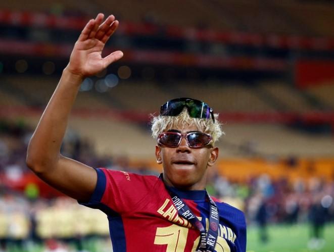 Remaja Ajaib Barcelona Curi Perhatian Dunia Lewat 18 Gol, 25 Assist, dan Dominasi di Musim 2024/2025