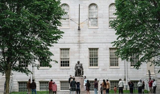 Trump Desak Harvard Kurangi Mahasiswa Asing, Sebut Mereka Radikal dan Hambat Akses Warga AS