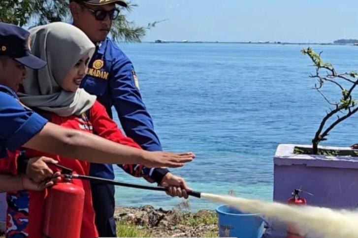 RSUD Kepulauan Seribu Tingkatkan Kesiapsiagaan Hadapi Kebakaran Lewat Pelatihan Bersama Gulkarmat