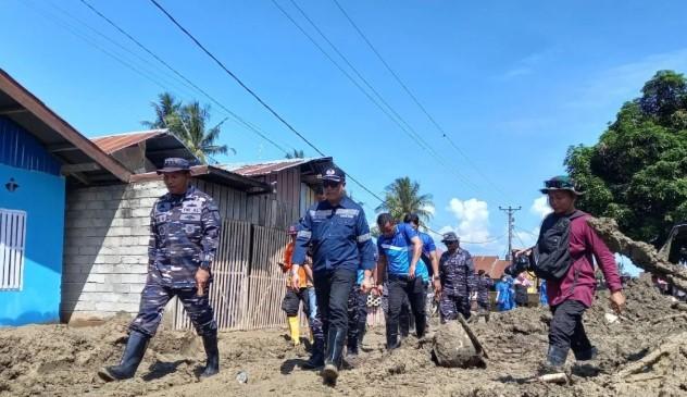 TNI AL Gandeng DLU Palu Salurkan Bantuan untuk Korban Banjir Donggala