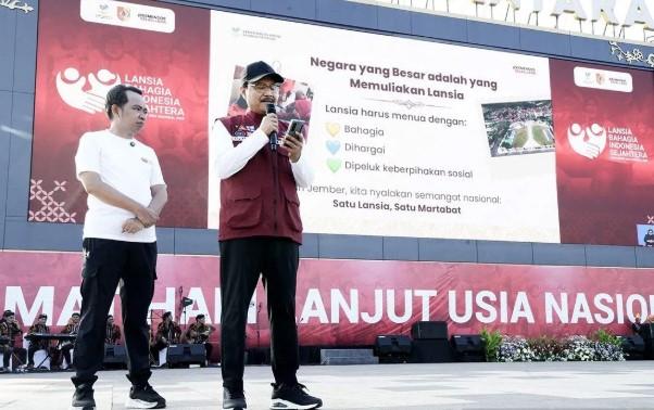Mensos Bacakan Puisi Haru untuk Ribuan Lansia: "Jika Lansia Tersenyum, Negeri Ini Baik-Baik Saja"