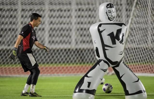 Emil Audero Kenakan Gelang Lombok Sebagai Simbol Cinta Tanah Air Jelang Debut Bersama Timnas Indonesia