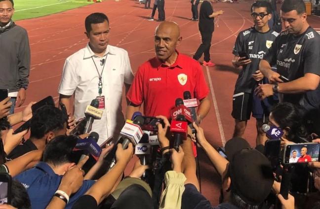 Simon Tahamata: Bukan Tinggi Badan, Tapi Visi Bermain yang Menentukan Pemain Masa Depan Timnas