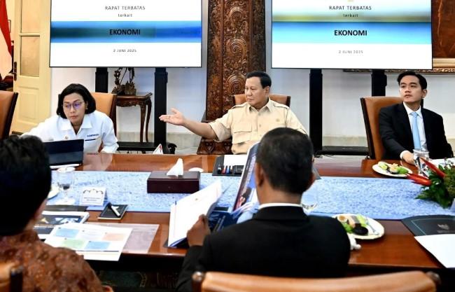 Prabowo Pastikan Bansos Tepat Sasaran Lewat DTSEN, Umumkan Stimulus Ekonomi Rp24 Triliun untuk Rakyat