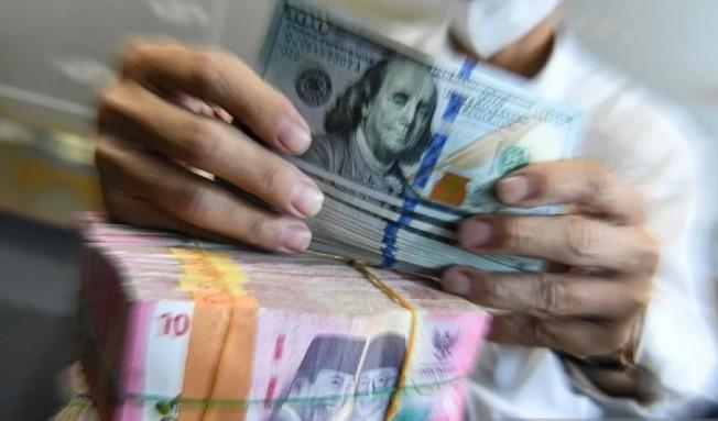 Ariston Tjendra: Rupiah Berpeluang Menguat, Dolar AS Tertekan oleh Data Ekonomi dan Isu Fiskal