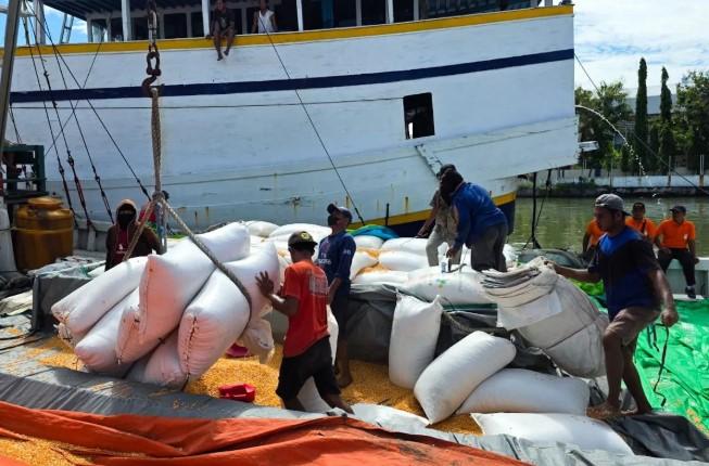 Bapanas Fasilitasi Distribusi 795 Ton Jagung dari NTB ke Jatim, Jaga Pasokan Pakan dan Harga Telur