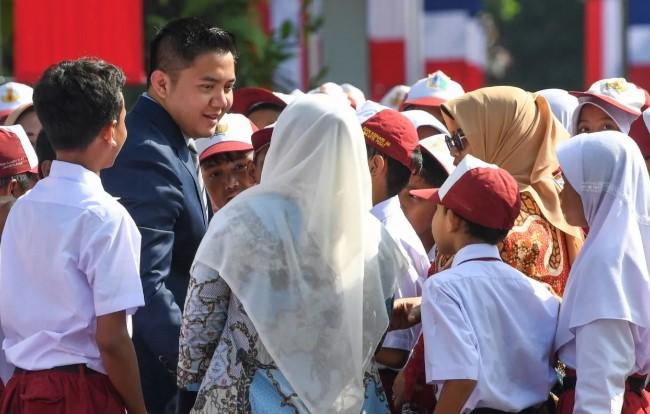 Seskab Pastikan Listyo Sigit Masih Laporkan Kinerja dan Dampingi Presiden