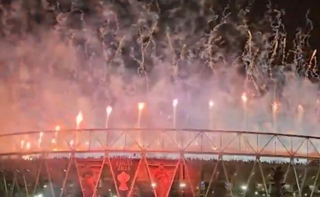 Ribuan fans berkumpul rayakan kemenangan IPL pertama Royal Challengers Bengaluru
