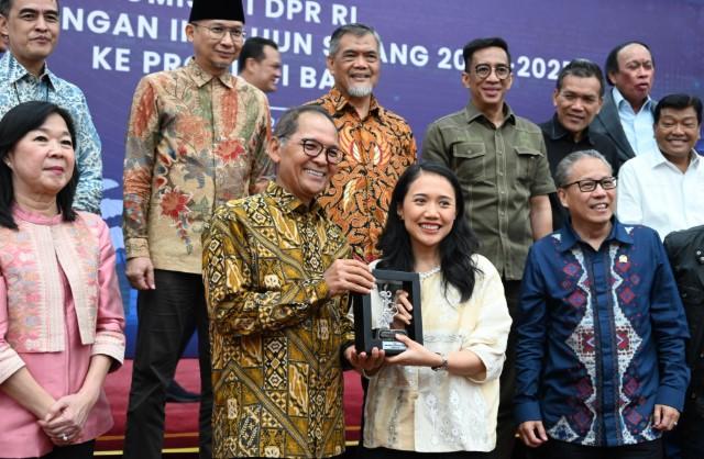 DPR Dukung Penurunan Suku Bunga BI dan Perluasan QRIS Tap untuk Wisatawan Asing
